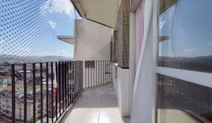 Apartamento com varandão , 2 quartos, 2 banheiros