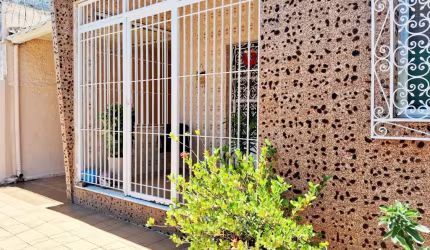 Localização segura no Condomínio Bairro Argentino, duas casas