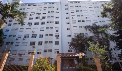 Apartamento de 2 dormitórios finamente reformado ao lado do SESC