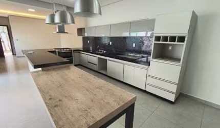 Linda Casa disponível para venda no Bairro novo mundo em Uberlândia-MG