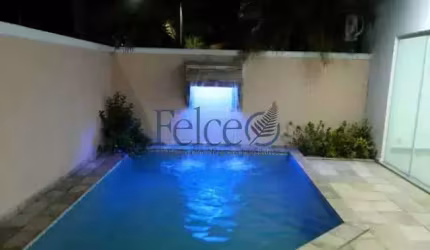 Casa Triplex com 4 suítes Rua Manhuaçu