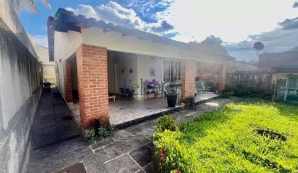 Casa à venda em Rio de Janeiro, Freguesia (Jacarepaguá), com 3 quartos, com 325 m²