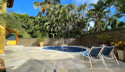 Casa Alto padrão com 05 suites no Itamambuca em Ubatuba.