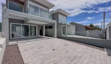 Casa com 3 quartos à venda na José Miltom Lopes, 367, Zona Nova, Capão da Canoa, 156 m2 por R$ 1.099.000