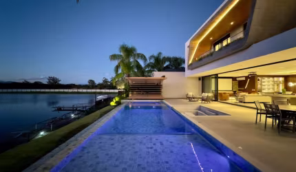 Casa de Luxo no Condomínio Velas da Marina