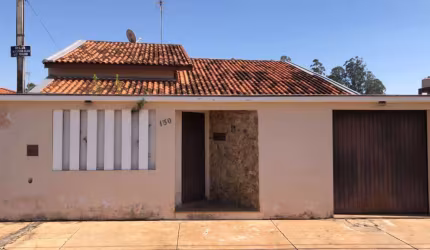 Casa com 3 quartos à venda na Rua Onze de Agosto, Centro, Tatuí, 181 m2 por R$ 510.000