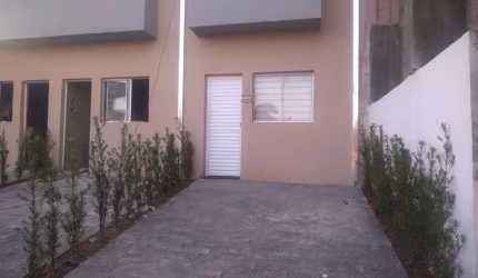 Casa com 2 quartos à venda na Rua Henrique Carrara do Amaral rogick, 795, Lopes de Oliveira, Sorocaba por R$ 191.900