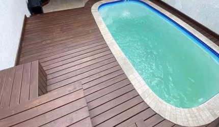 Sobrado Geminado com Piscina
