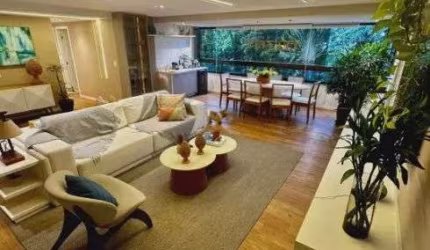 Apartamento reformado próximo à Praça de Casa forte, 3 quartos, 2 suítes com lazer
