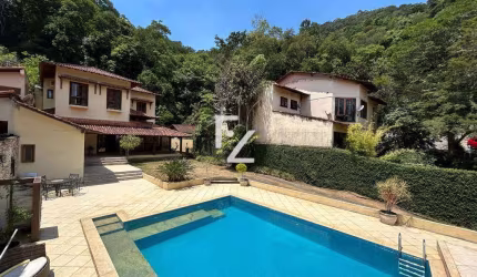 Magnífica casa com vista deslumbrante e estrutura completa de lazer com campo de grama – Condomínio Fazenda Passaredo