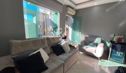 Casa Duplex com Duas Suítes na Taquara
