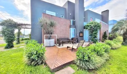 R$ 1.990.000 - MAGNÍFICA CASA ESQUINA - VISTA LAGO - 220M2 - 4 DORM (3 SUÍTES) - 2 VAGAS