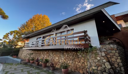 Casa com projeto original em uma das regiões mais valorizadas de Campos do Jordão