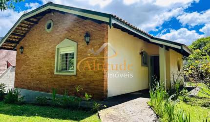 Casa térrea envolta pela natureza numa localização excepcional