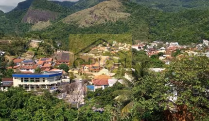 Excelente casa com vista deslumbrante para o verde e as montanhas