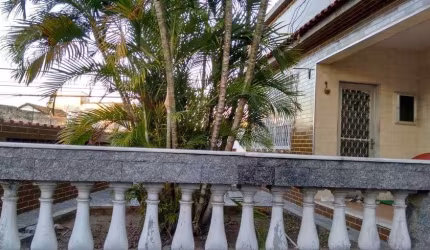 Terreno com 2 casas e entrada independente excelente investimento