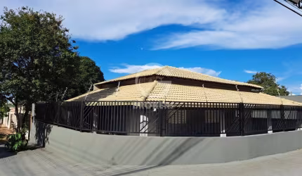 Casa para Venda em Londrina, Conjunto Habitacional Alexandre Urbanas, 3 dormitórios, 1 suíte, 2 banheiros, 2 vagas