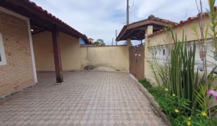 Casa à venda no bairro da Praia das Palmeiras em Caraguatatuba, SP
