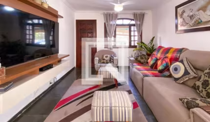 Casa à venda com 330m ², 3 quartos e 3 vagas