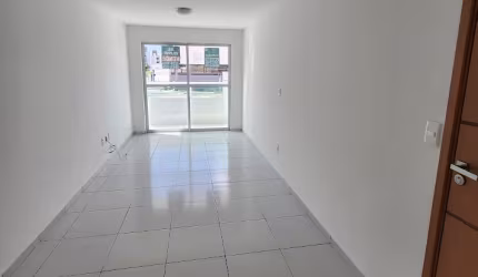 Apartamento à venda nos Bancários de 2 quartos com área de lazer na cobertura / Próximo à principal