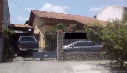 Casa em Parque Turf Club  -  Campos dos Goytacazes