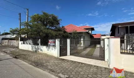 Averbada !!!Residencia em Alvenaria C/laje C/228 m2 C/03 Quartos+Area C/Churrasqueira + Placas Solares e Terreno C/362,00m2 No Bairro Joao Costa!