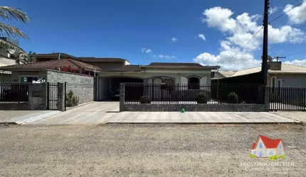 Averbada! Residencia em Alvenaria + Moveis Planejados + Terreno C/Area de 237 m2 No Bairro J.Iririu !