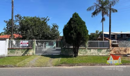 Residencia em Alvenaria +Area C/Churrasqueira + Terreno C/Area total de 363 m2 No Bairro Espinheiros!
