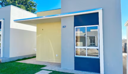 Casa em condomínio 2 dormitórios com quintal e piscina