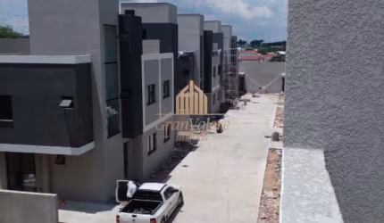 Sobrados em condomínio fechado com terraço