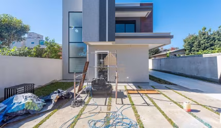 Sobrado à Venda com 3 quartos, 4 banheiros, 3 vagas e 149m²