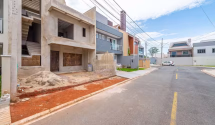 CASA EM CONDOMINIO, ARQUITETURA MODERNA, ÓTIMA LOCALIZAÇÃO