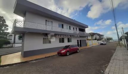 Prédio com 04 apartamentos