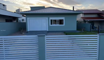 &amp;#127969; Casa à Venda na Enseada da Pinheira