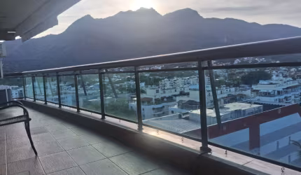 BELÍSSIMO APARTAMENTO COM UMA VISTA INCRÍVEL