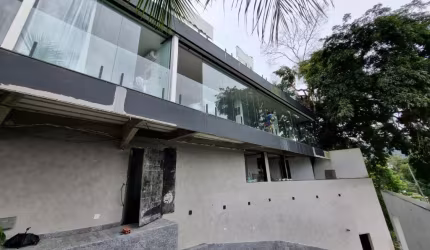 BELISSIMA CASA NO CONDOMINÍO BELA FLORESTA VARGEM PEQUENA