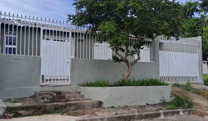 Excelente Oportunidade! Casa de 3 Quartos (1 Suíte) – Localização Privilegiada