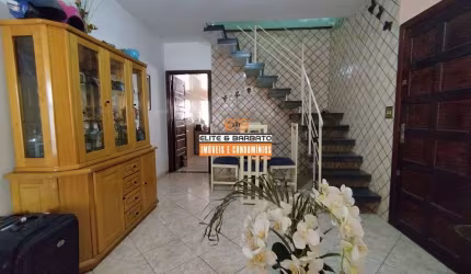 Sobrado Amplo com 3 Dormitórios – Rua Antônio Pott, Centro, Diadema!