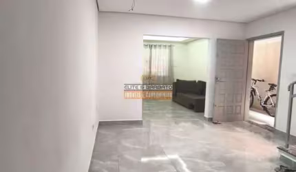 Sobrado espaçoso com 4 quartos e cozinha planejada - Rua Chile, Taboão, SBC
