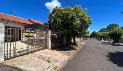 CASA COM 4 QUARTOS (SENDO 2 SUÍTES)