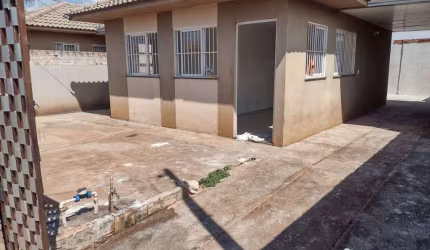 Casa com 2 quartos à venda no Conjunto Habitacional Tomie Nagatani, Rolândia , 53 m2 por R$ 120.000