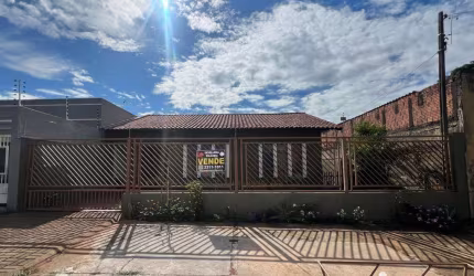 Casa com 3 dormitórios à venda por R$ 320.000 - Vila Oliveira - Rolândia/PR