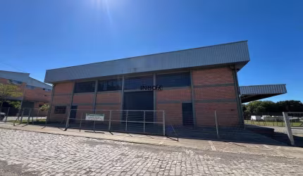 INBOX CIA IMOBILIÁRIA ALUGA - Pavilhão com docas e pátio cercado.