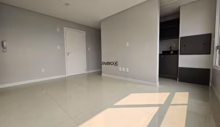 APARTAMENTO SEMIMOBILIADO COM 02 DORMITÓRIOS E 01 BOX DE GARAGEM NO BAIRRO BORGO