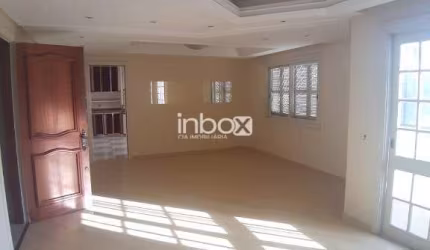 INBOX CIA IMOBILIÁRIA VENDE - Apartamento SEMI-MOBILIADO de três dormitórios no bairro Centro.