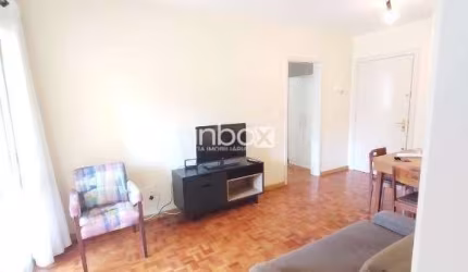 INBOX CIA IMOBILIÁRIA ALUGA - Apartamento de um quarto com um box de garagem semi-mobiliado no São Francisco.