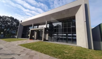 SALA COMERCIAL COM 1100M² PRÓXIMA AOS PAVILHÕES DA FUNDAPARQUE