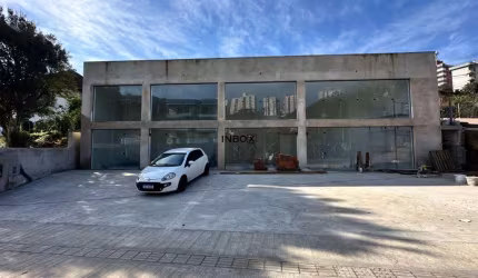 INBOX CIA IMOBILIARIA ALUGA EM BENTO GONÇALVES - Sala comercial de esquina NOVA, no Bairro Borgo.