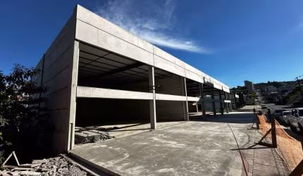 INBOX CIA IMOBILIÁRIA ALUGA - SALA COMERCIAL NO UNIVERSITÁRIO EM BENTO GONÇALVES.