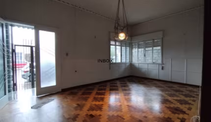 AMPLA CASA COM 5 QUARTOS NO BAIRRO CIDADE ALTA EM BENTO GONÇALVES